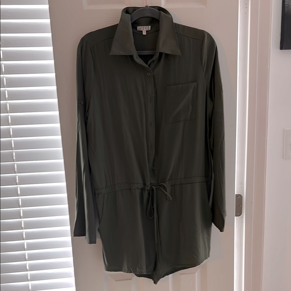 NWOT Women’s Olive Green long sleeve romper
